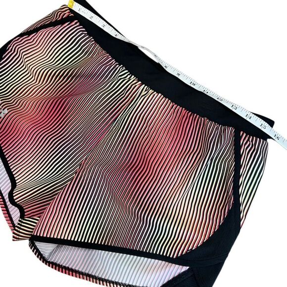 Under Armour Fly-by 2.0 Athletic Running Shorts Size Medium Striped Multicolor - Picture 9 of 13
